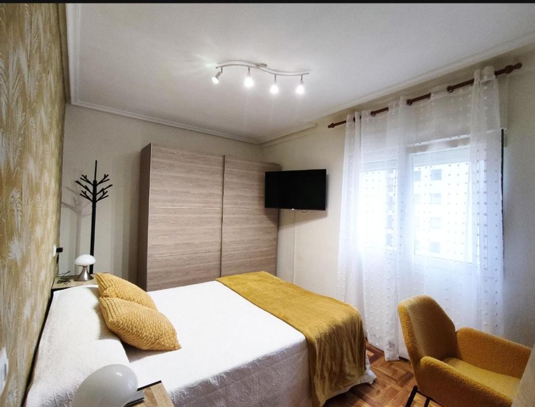 Apartamento Centrico Con Wifi Aviles Luaran gambar